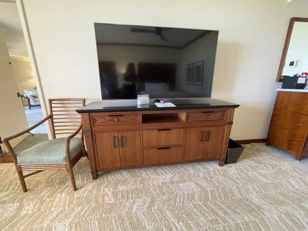 Tv and chair in standard room at Grand Hyatt Kauai paid for with Chase points