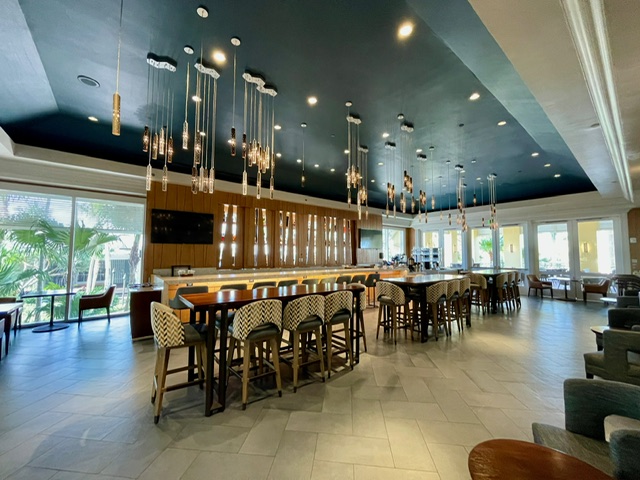 Mangroves Bar at Hyatt Regency Coconut Point