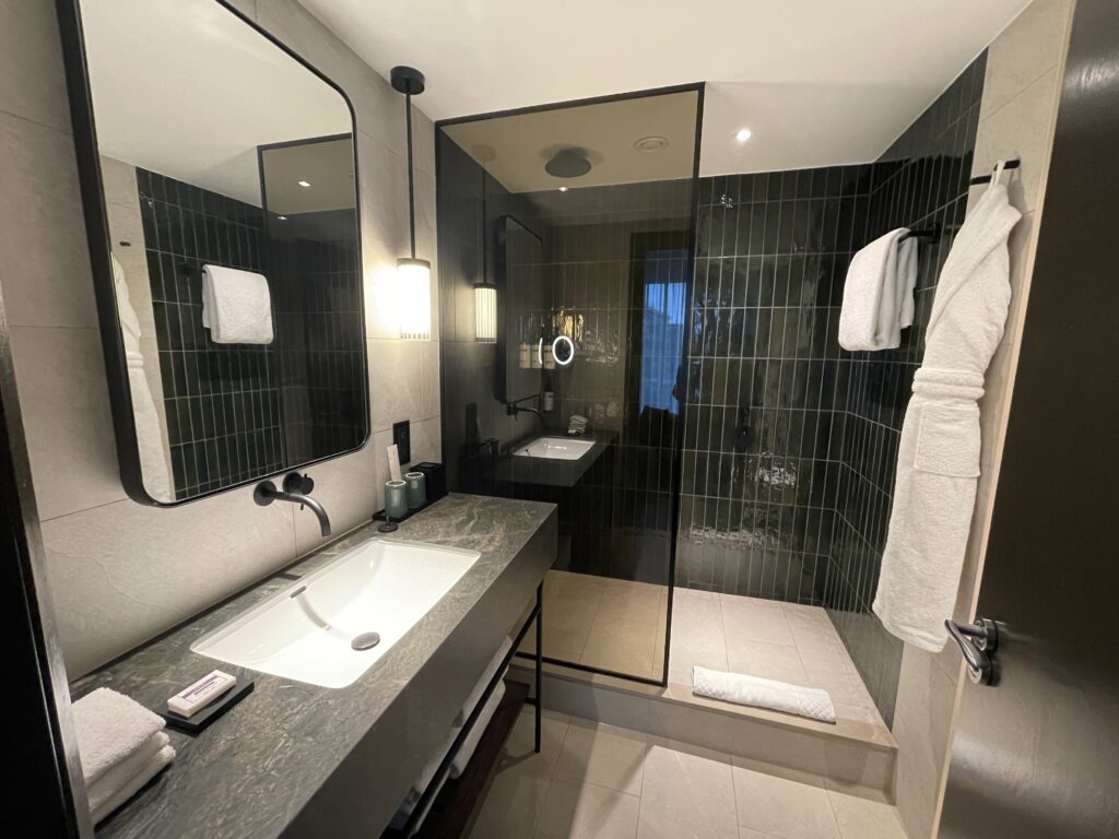 Hyatt Regency London Blackfriars King suite bathroom.